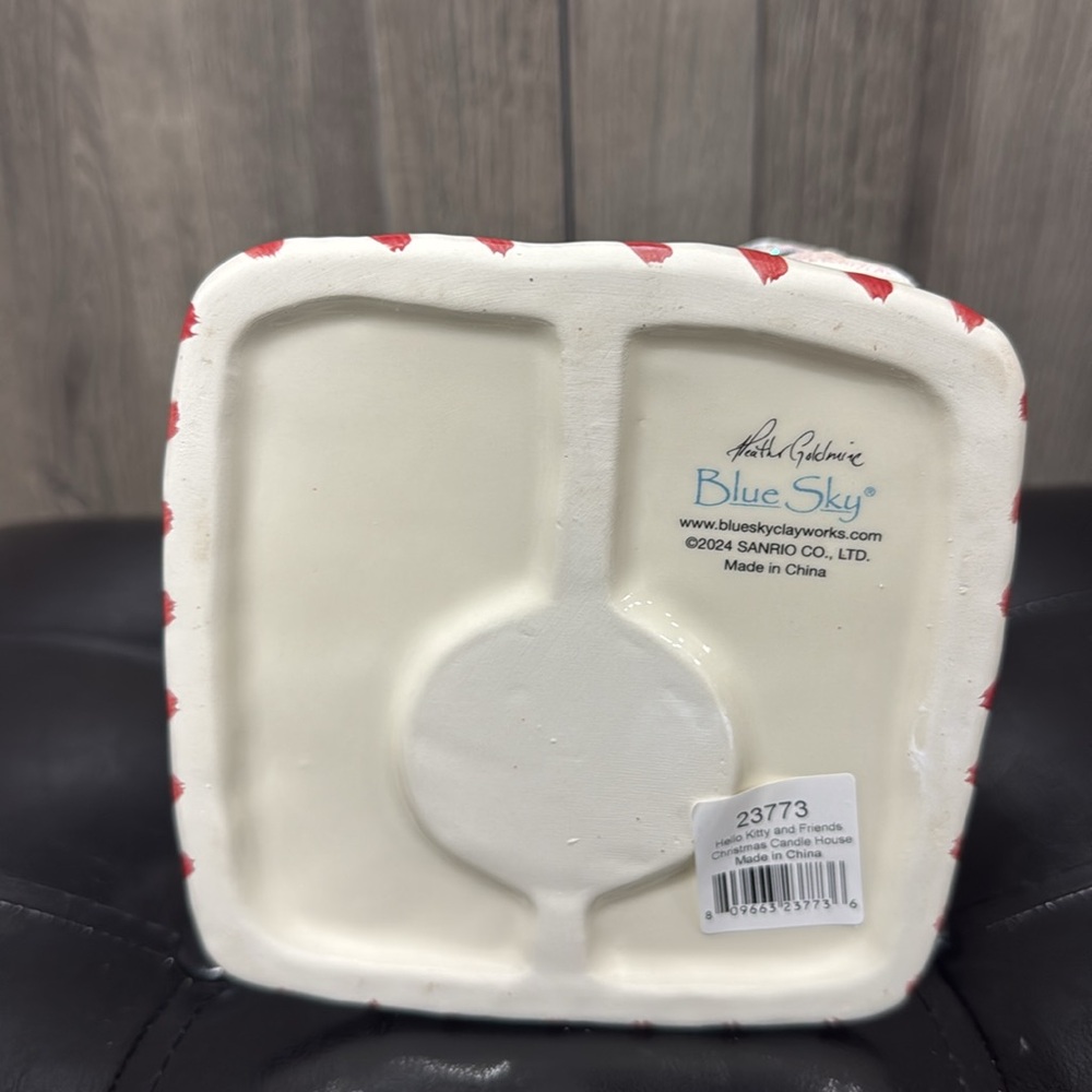 Blue Sky Clayworks Hello Kitty & Friends Christmas Red Striped Candle House - Picture 13 of 14